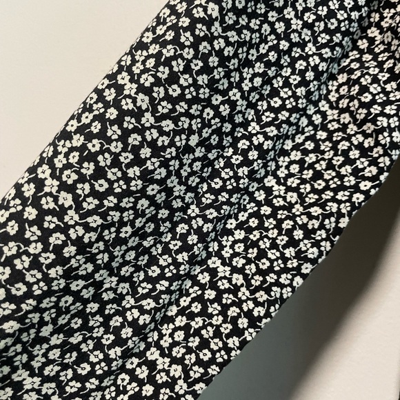 Vintage V-Neck Long-Sleeve Floral  Print Dress - Picture 7 of 9